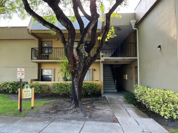 10421 N Kendall Dr APT C104, Miami, FL 33176
