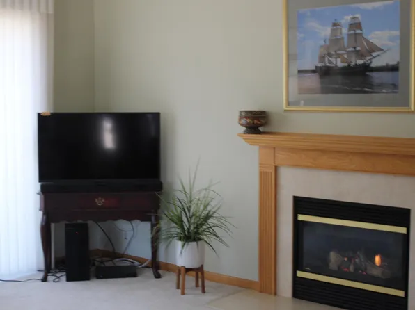 6889 Folkestone Rd #711, Saint Paul, MN 55124