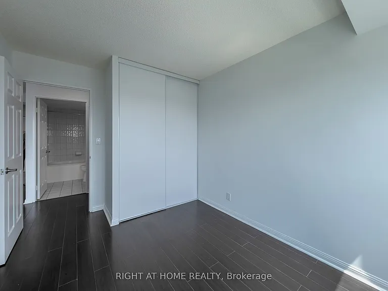 8 Lee Centre Dr #1008 — Photo 22