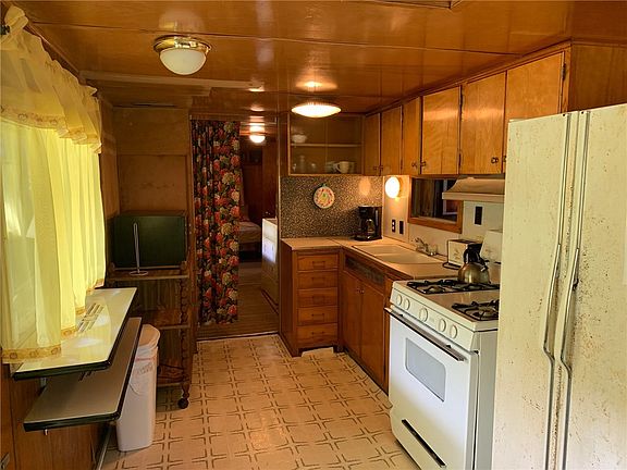 5th image of 36067 Lake St
