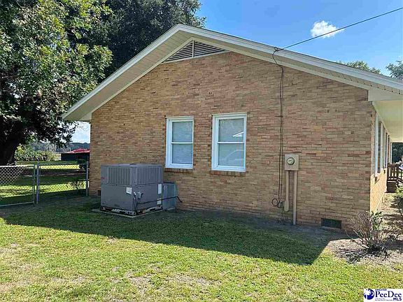 3rd image of 402 Lakeshore Dr