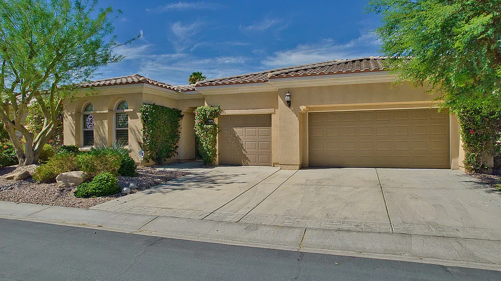 3 bed, 3.5 bath, 2971 sqft, $6,200 — Photo 1