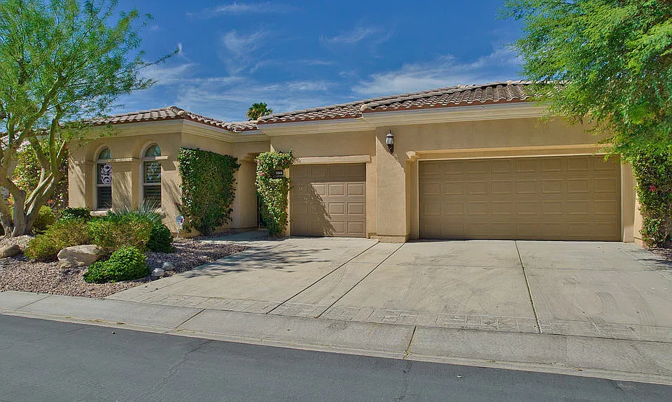 81157 Avenida Sombra