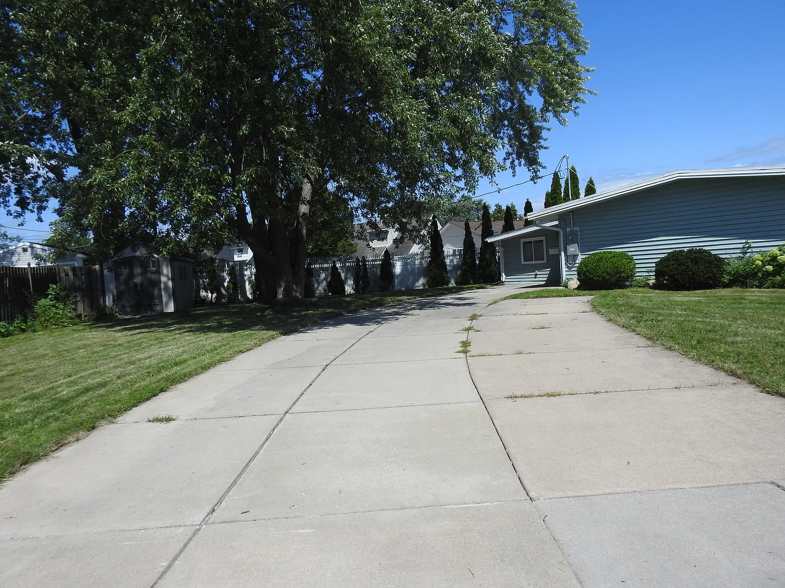 3 bed, 1460 sqft, $2,500 — Photo 2