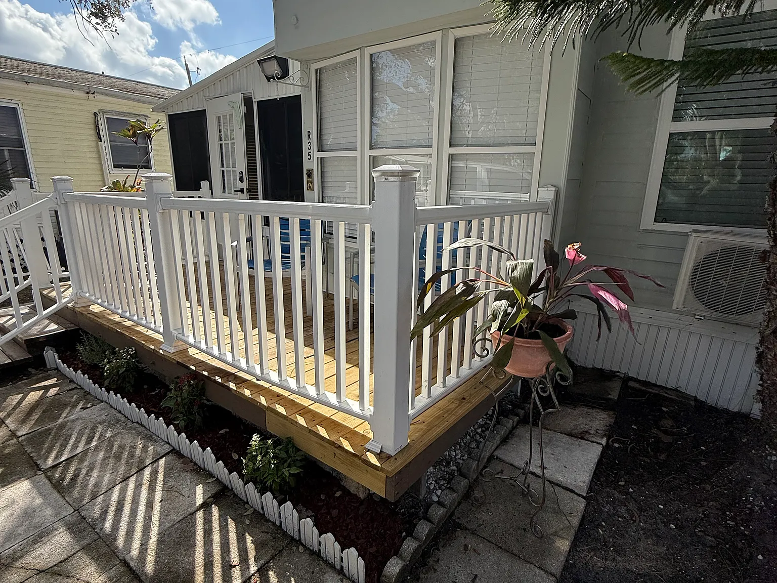 2 bed, 700 sqft, $2,080 — Photo 2