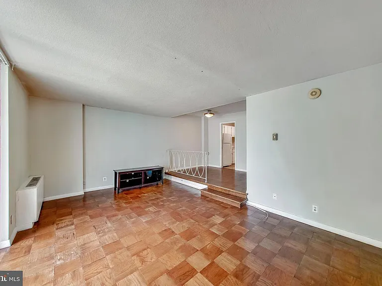 2201 L St NW #617 — Photo 29