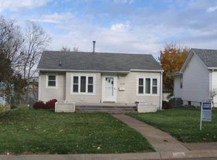 1328 18th Ave SW, Cedar Rapids, IA 52404