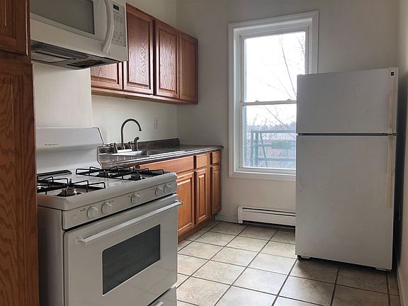 2nd image of 290 Princeton Ave APT 3