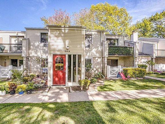 2nd image of 34 Richmond Blvd Unit 2A