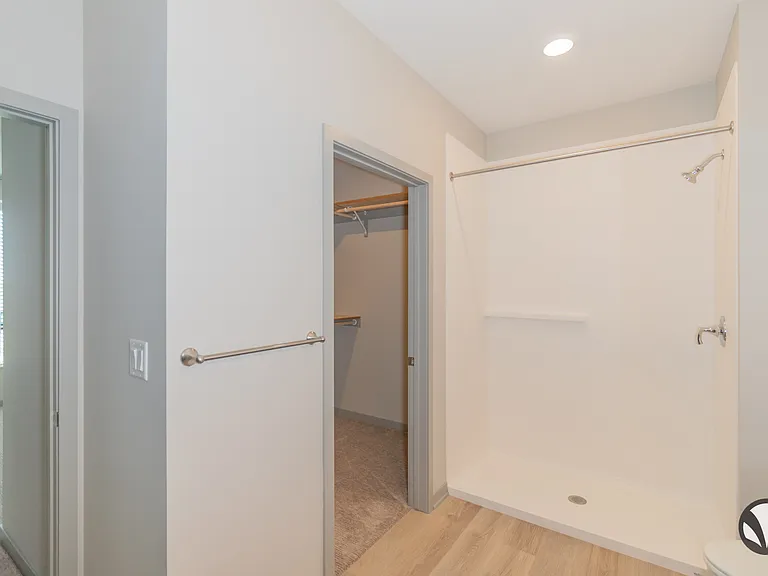 Chateau at Yankee Hill Apartments — Photo 98
