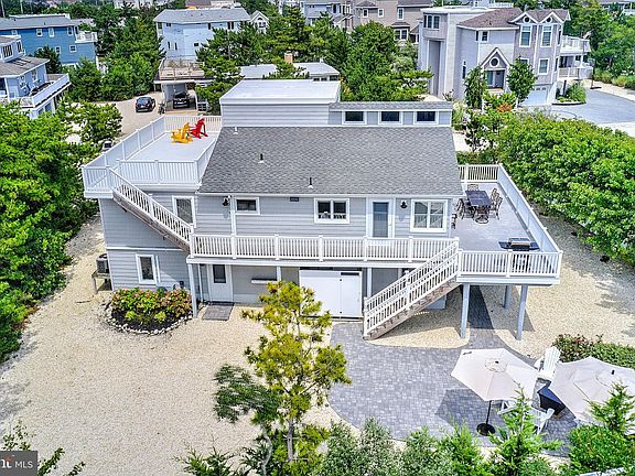 2nd image of 133B Long Beach Blvd