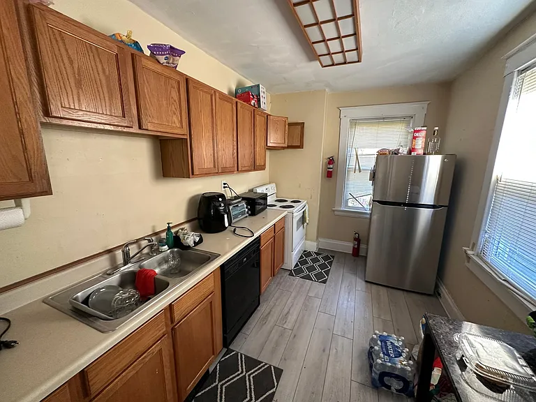 2326 Flora St — Photo 8