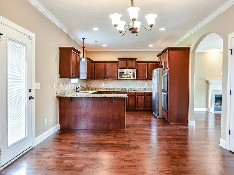 779 Sturdivant Dr — Photo 7
