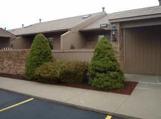 25395 Potomac Dr, South Lyon, MI 48178