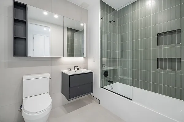 Bathroom, photo 2