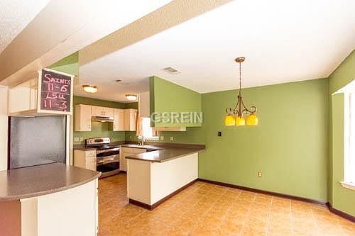 4th image of 741 Lafayette Dr