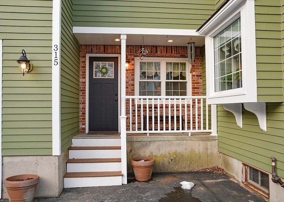 315 Joslin St, Leominster, MA 01453 Zillow