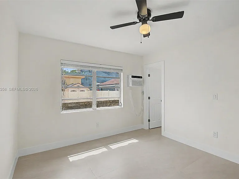 1021 SW 3rd St #6 — Photo 11