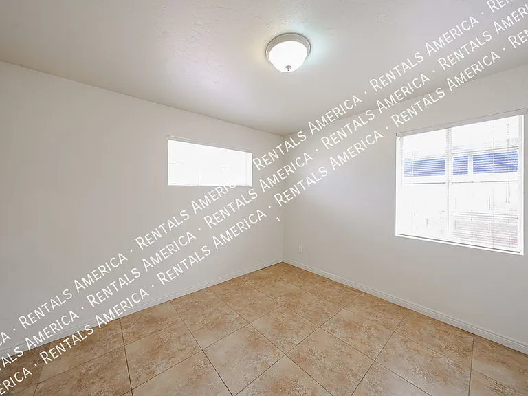 3432 N 23rd Ave — Photo 20