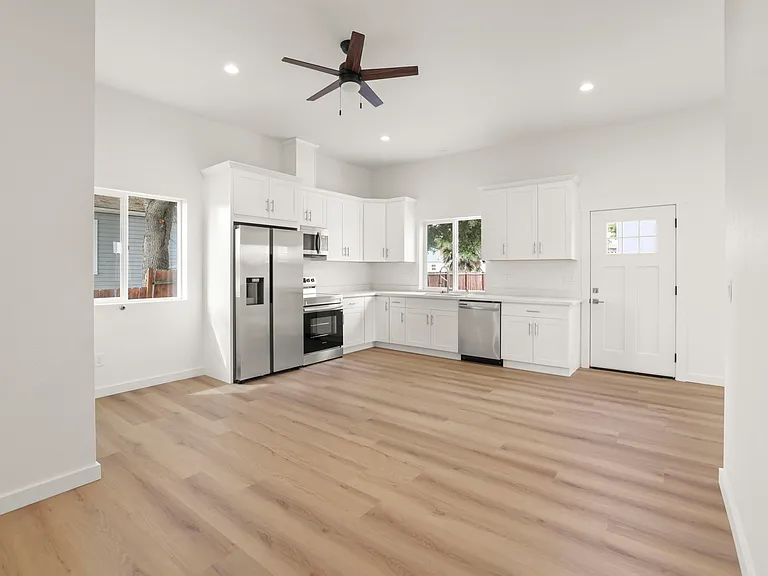 1230A Palm Ave — Photo 16