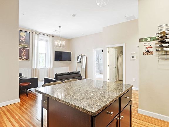 4th image of 670-672 High St #6