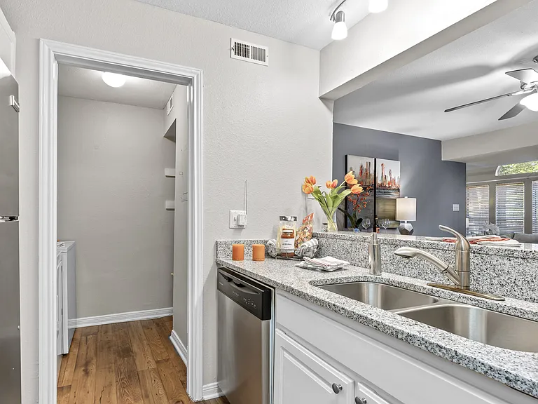 Regency Place — Photo 15