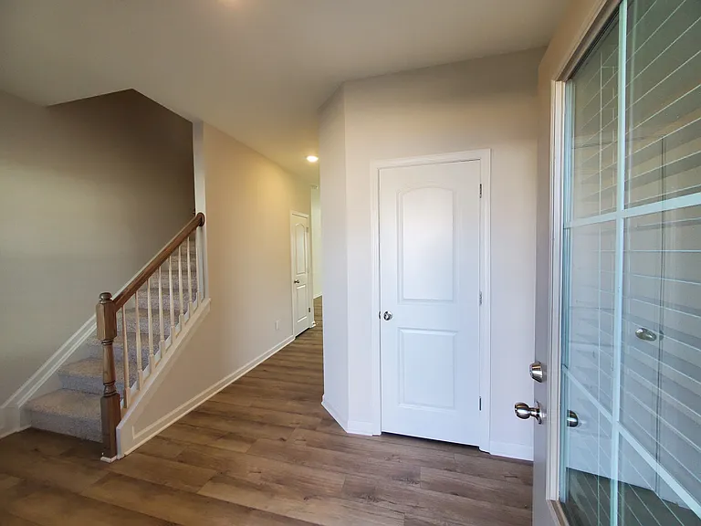 1217 Leanndra Park — Photo 3