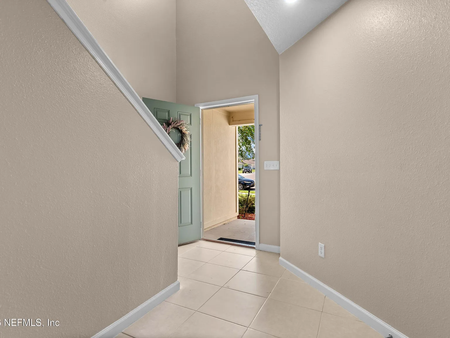 5 bed, 2.5 bath, 2432 sqft, $2,500 — Photo 4