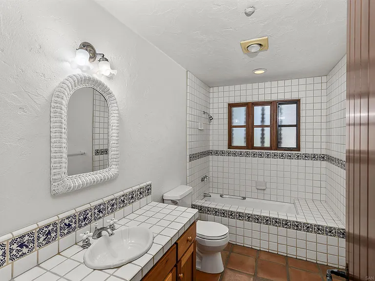 5443 Calzada Del Bosque — Photo 46