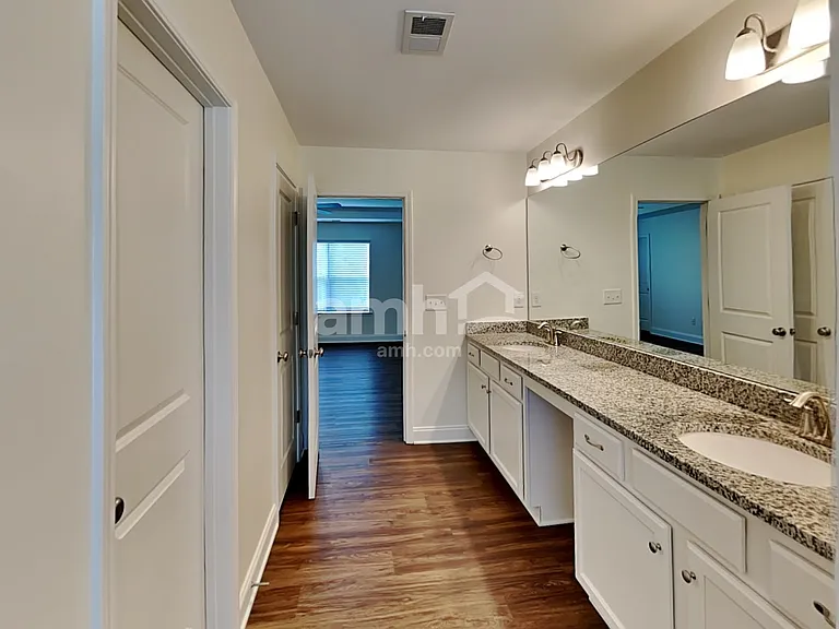 1002 Merlot Ct — Photo 12
