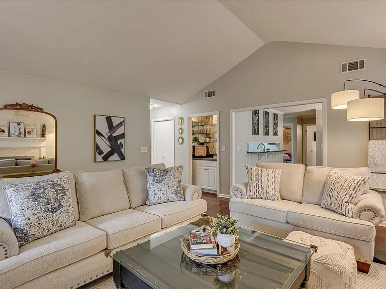 446 Creekwalk Dr — Photo 4