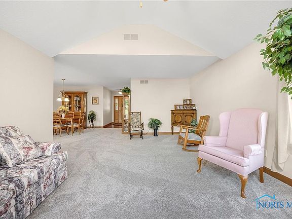 5th image of 830 Dolly Dr