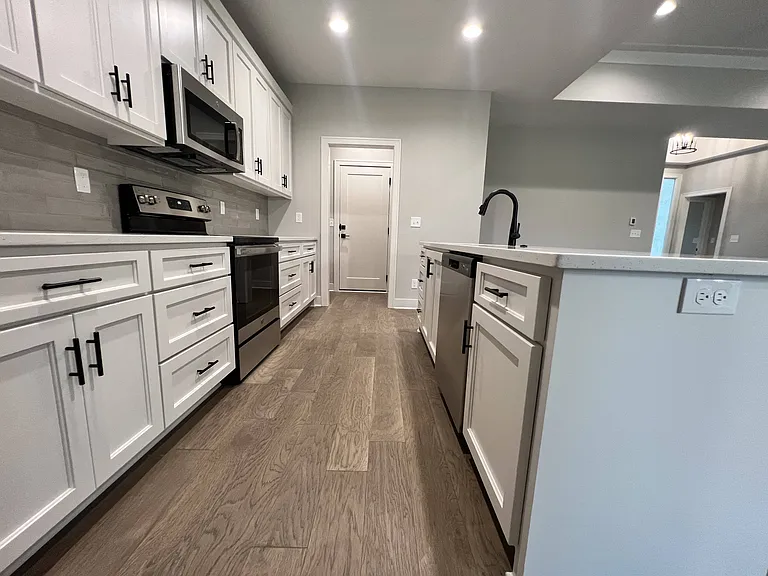 1533 SW Hedgewood Ln — Photo 11
