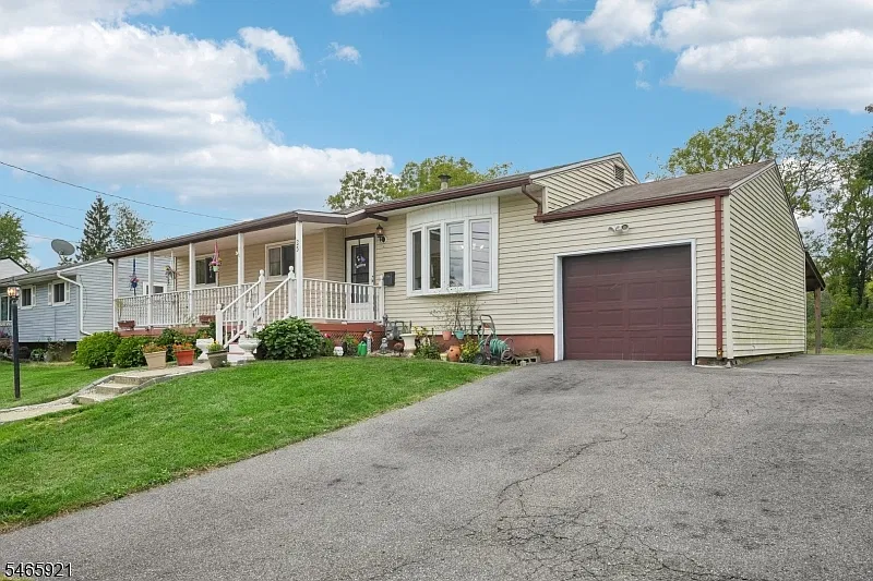 3 bed, 1.0 bath, $2,800 — Photo 2