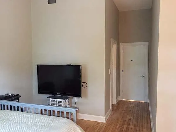 3056 N Leavitt St #2E — Photo 11