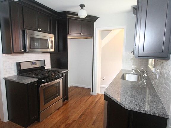 3rd image of 919 N Rembrandt Ave