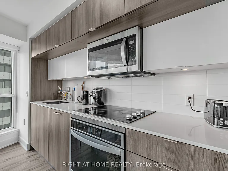 585 Bloor St E #1922 — Photo 11