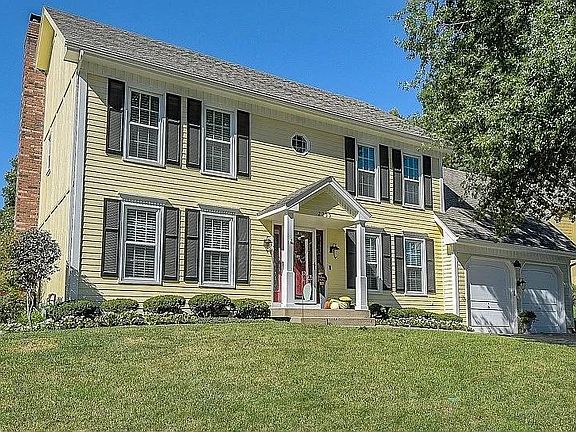 4th image of 2233 NE Waterfield Ln