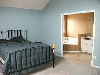 5th image of 841 SW Country Hill Dr