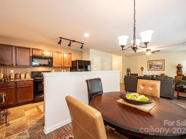 1815 2nd Street Dr SE, Hickory, NC 28602