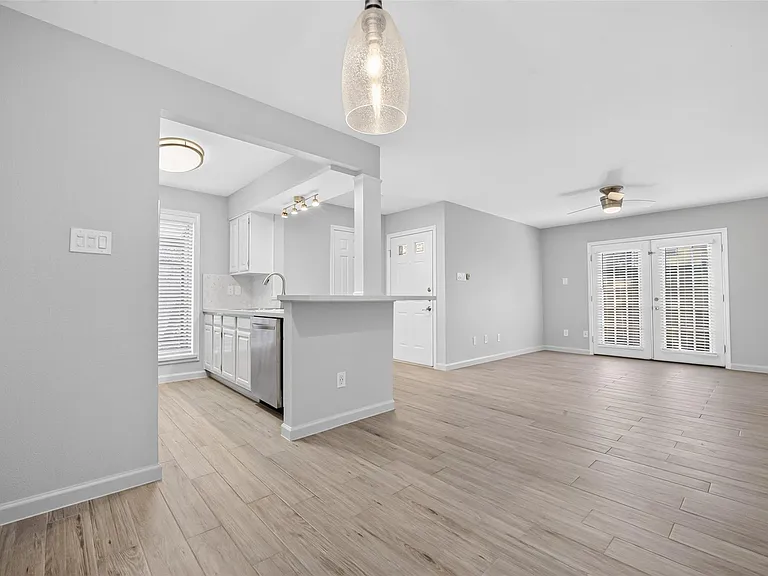 1311 Antoine Dr #195 — Photo 2