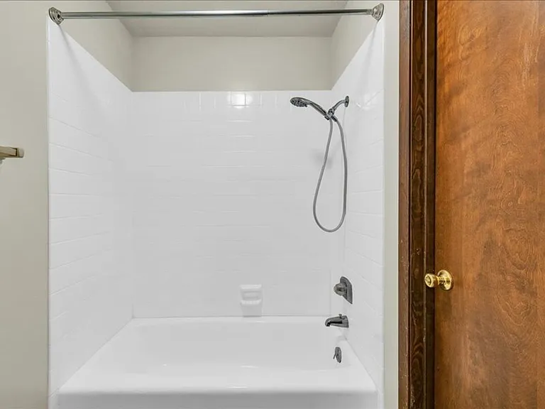 713 Fairmont Dr — Photo 12