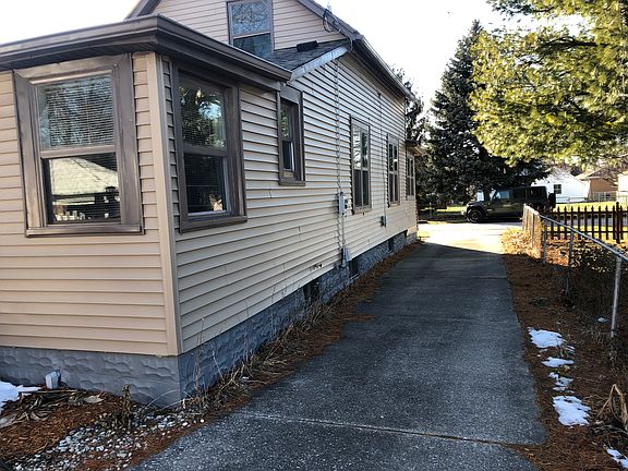 3rd image of 224 Hillsdale Ave