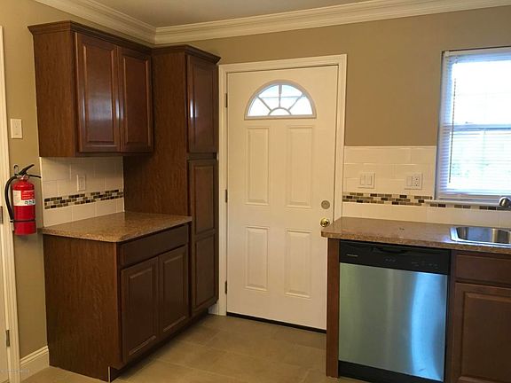 3rd image of 124B Buckingham Dr