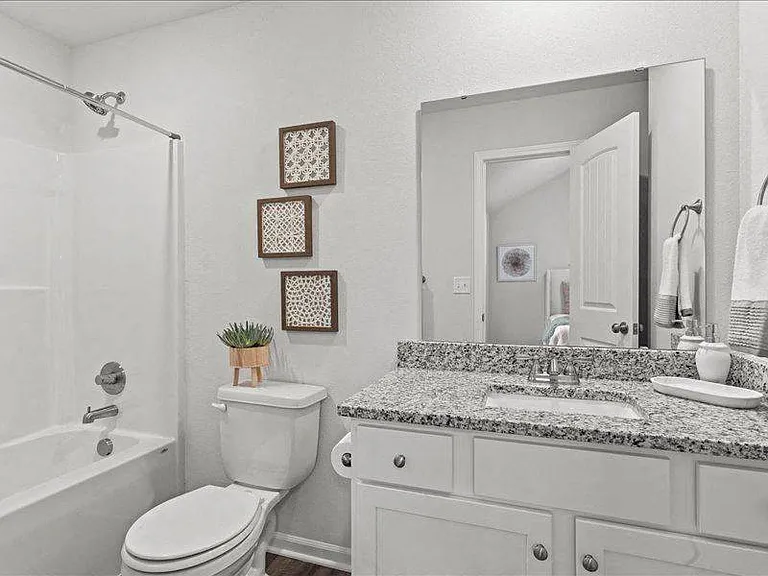 Oak Woods Townhomes — Photo 17