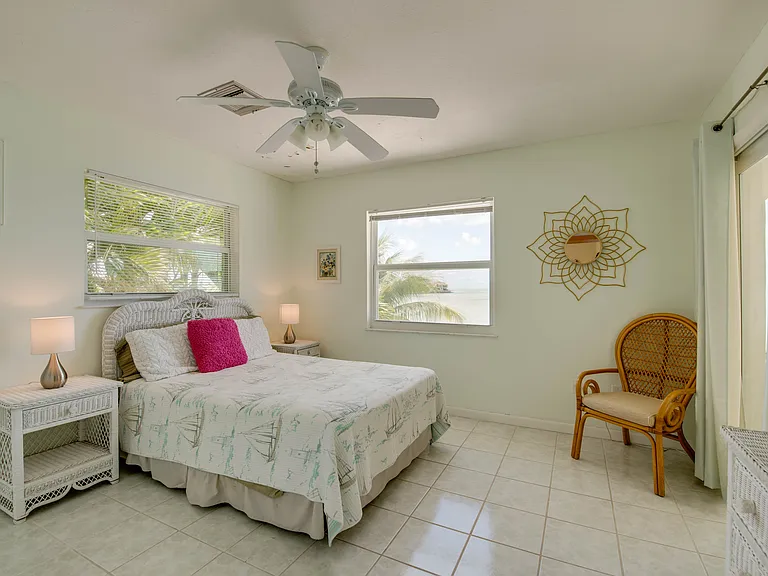536 Caribbean Dr E — Photo 17