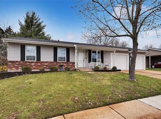 667 Green Hedge Dr, Fenton, MO