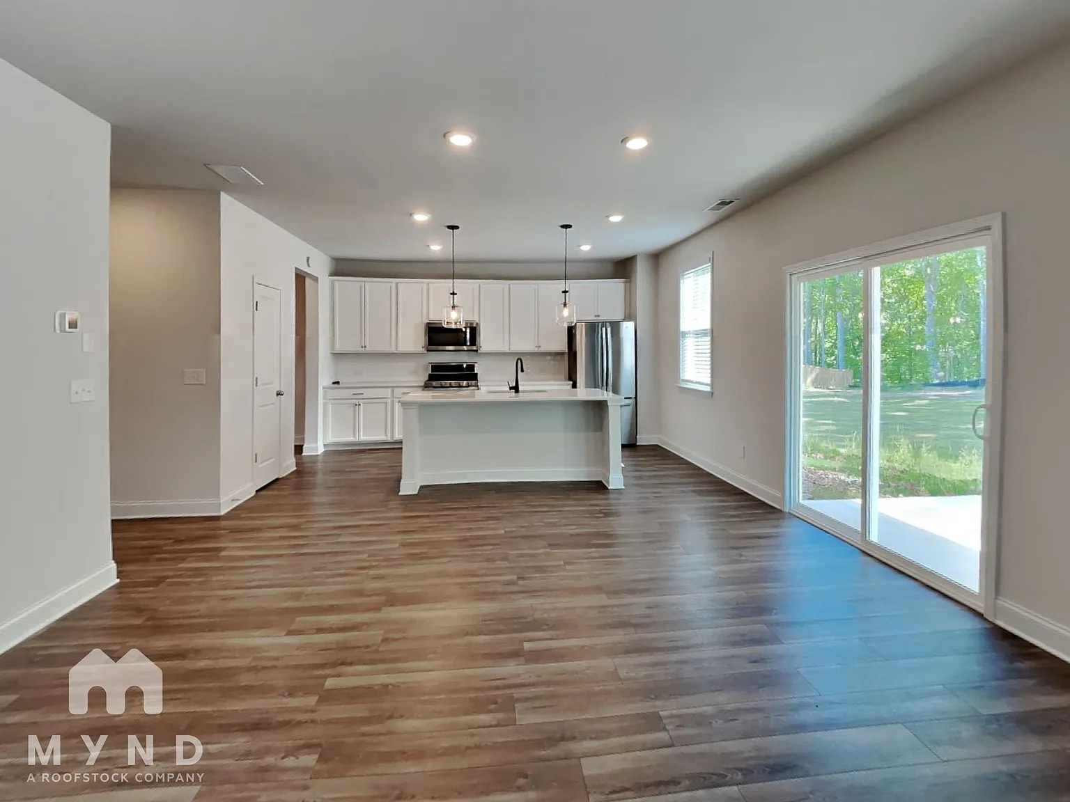 5 bed, 3.0 bath, 2802 sqft, $2,575 — Photo 4