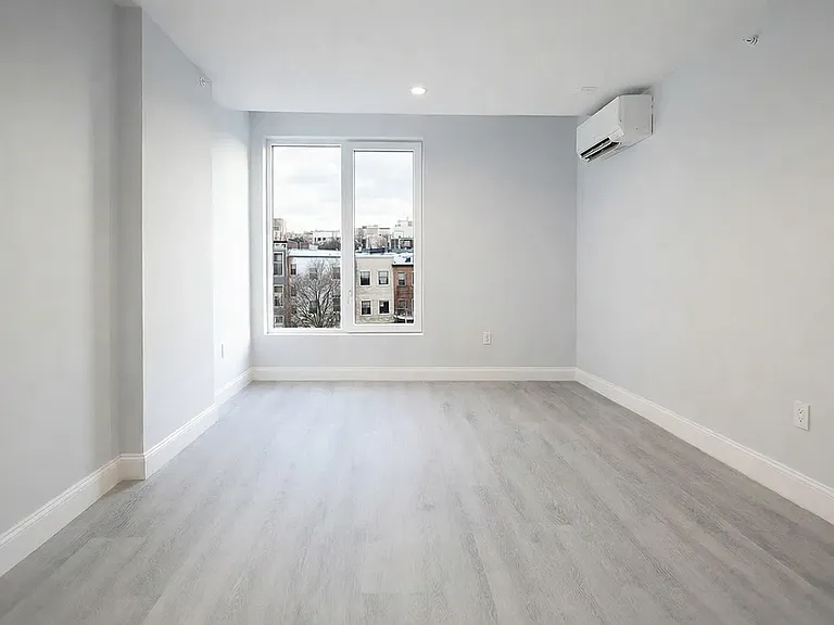 142 Huron St #4E — Photo 6