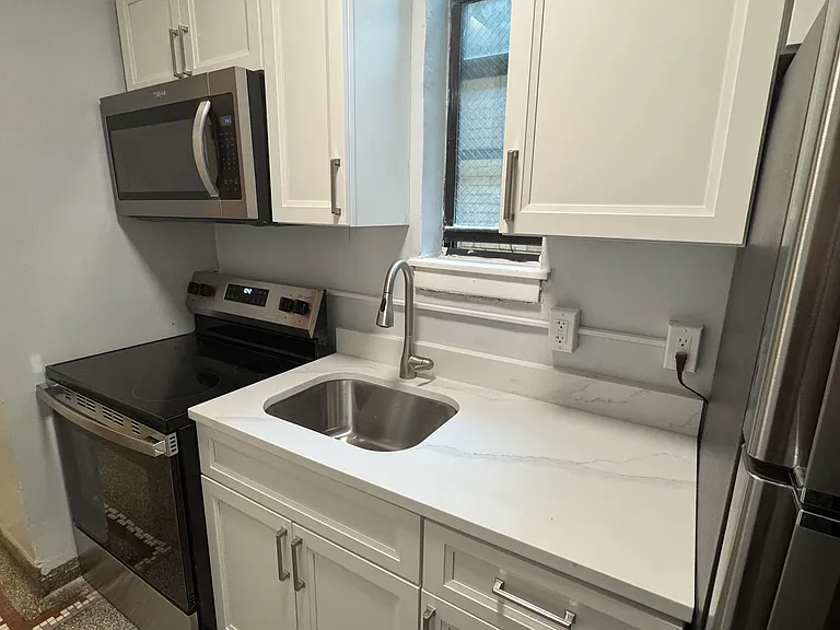 948 Court St #304 — Photo 2